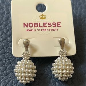 Noblesse faux Pearl and rhinestone earrings